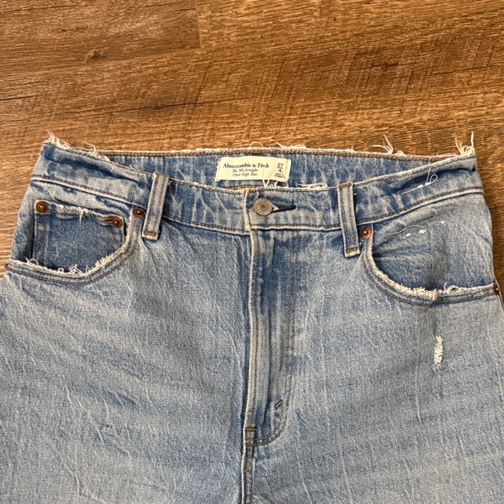 Abercrombie & Fitch ‘90s Straight Ultra High Rise Jean - Picture 3 of 5
